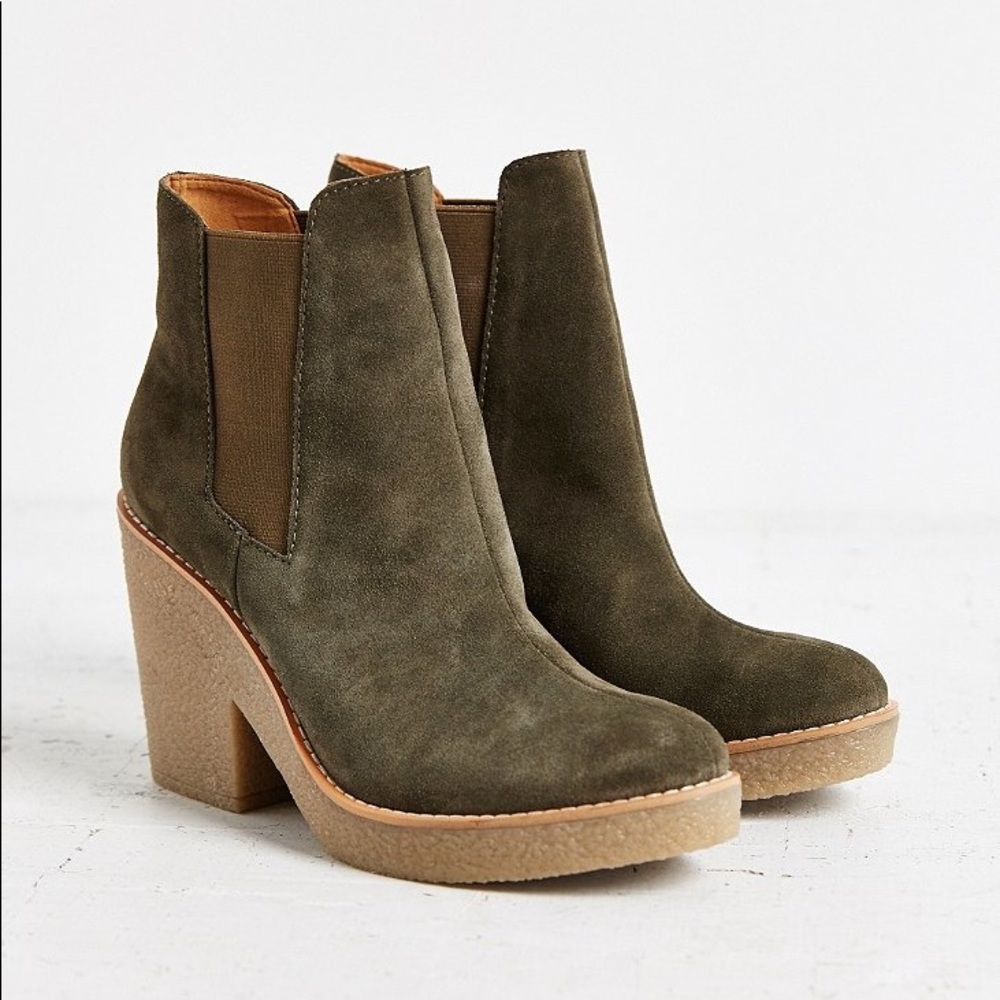 Urban Outfitters Posey Gumsole Boot